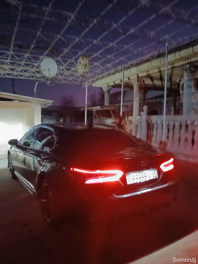 Toyota Camry 2018 · 2.5 AT