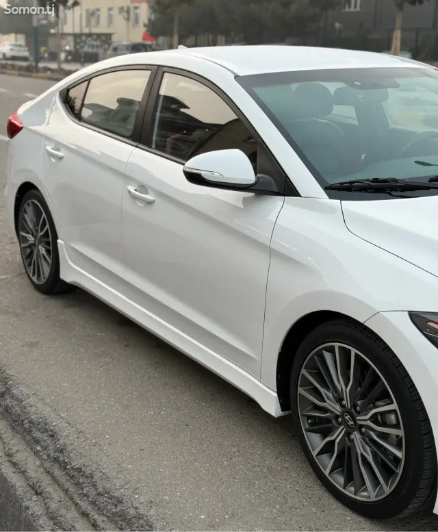 Hyundai Avante 2016 · 1.6 AT