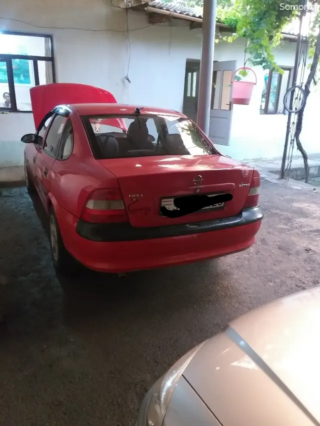 Opel Vectra B 1996 · 1.6 MT