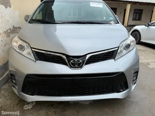 Toyota Sienna 2015 · 3.5 AT