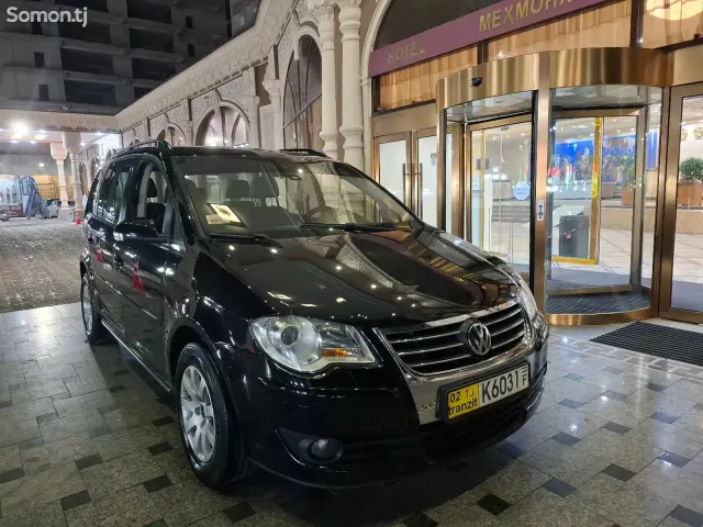 Volkswagen Touran 2007 · 1.4 MT