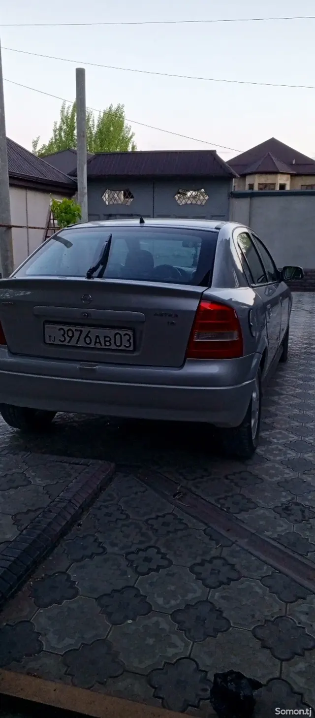 Opel Astra G 1999 · 1.8 MT