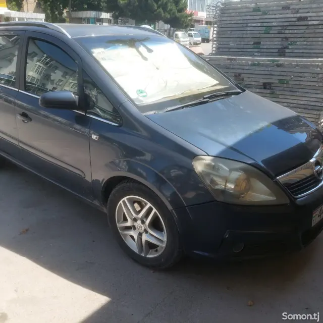 Opel Zafira 2007 · 1.9 MT