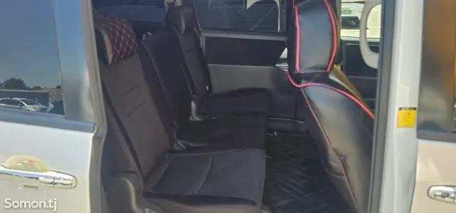Toyota Voxy 2009 · 2.0 AT