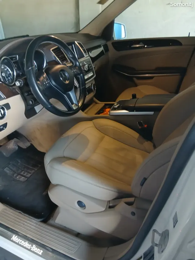 Mercedes-Benz GLS 2015 · 3.5 AT