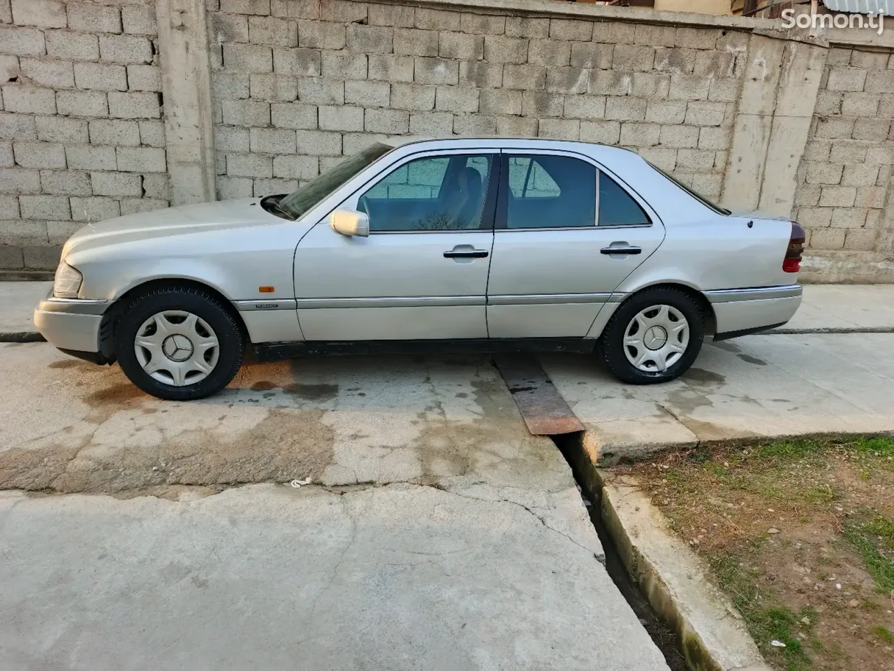 Mercedes-Benz C class 1995 · 2.0 AT