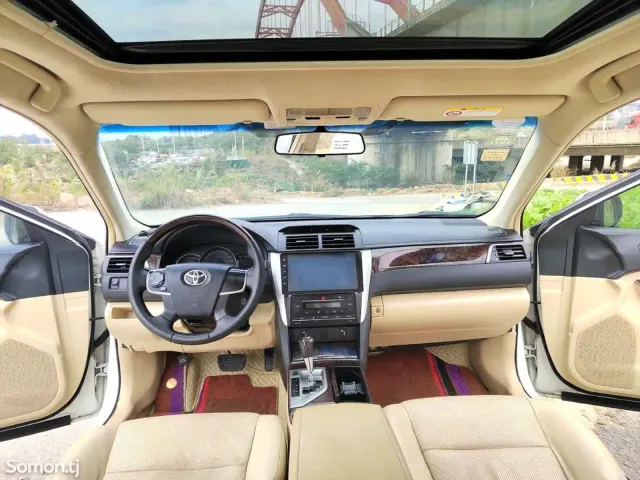Toyota Camry 2016 · 2.0 AT