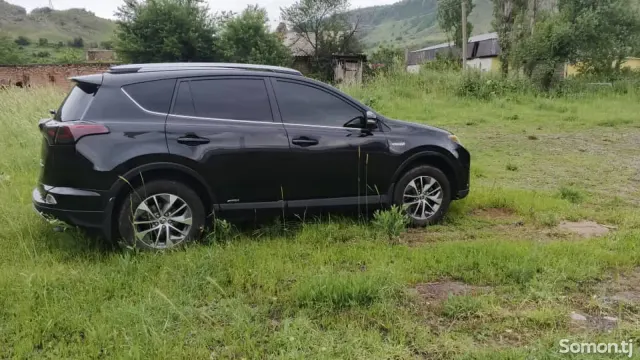 Toyota RAV 4 2016 · 2.5 AT