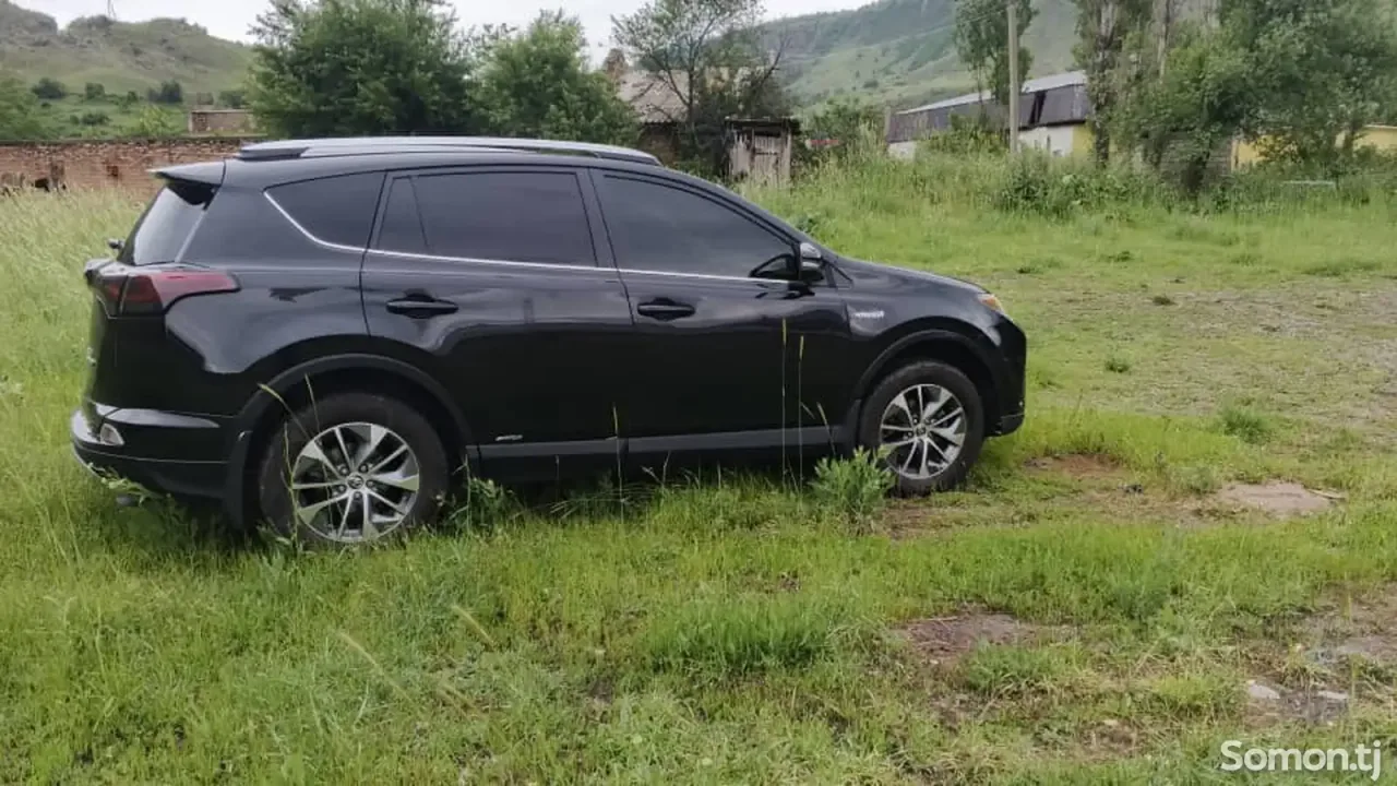 Toyota RAV 4 2016 · 2.5 AT