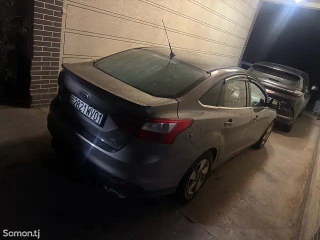 Ford Focus 2013 · 1.6 MT