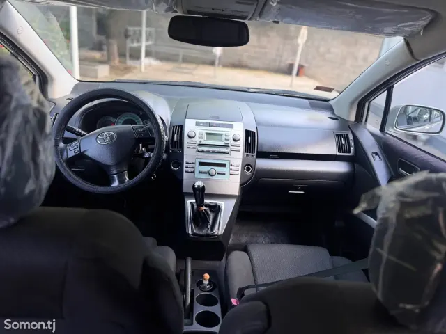 Toyota Corolla Verso 2006 · 1.8 MT