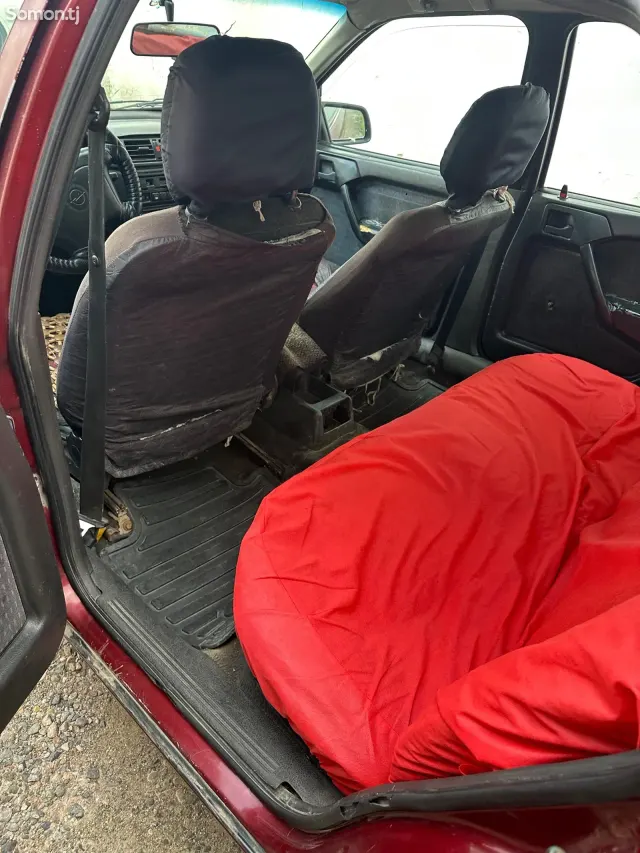Opel Vectra A 1995 · 1.6 MT
