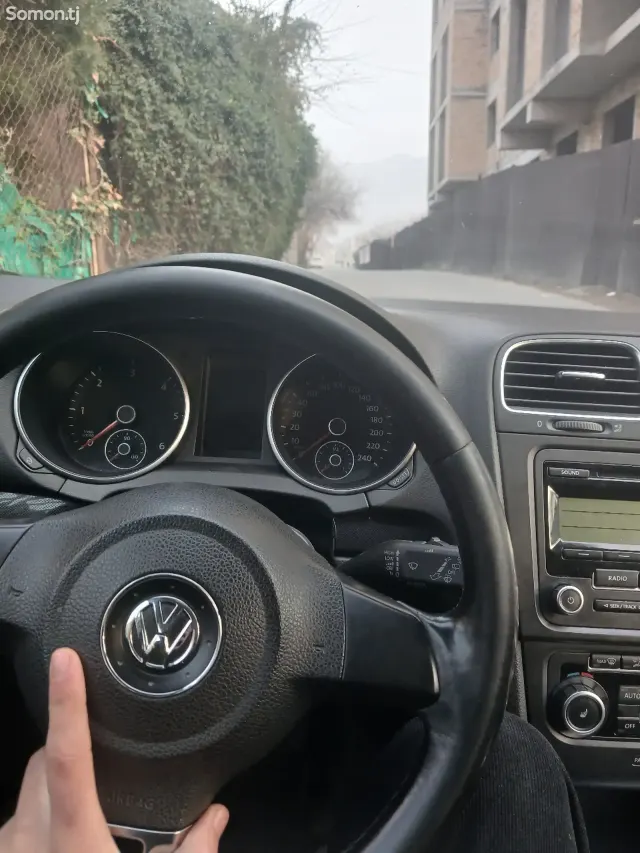 Volkswagen Golf 2010 · 2.0 AT