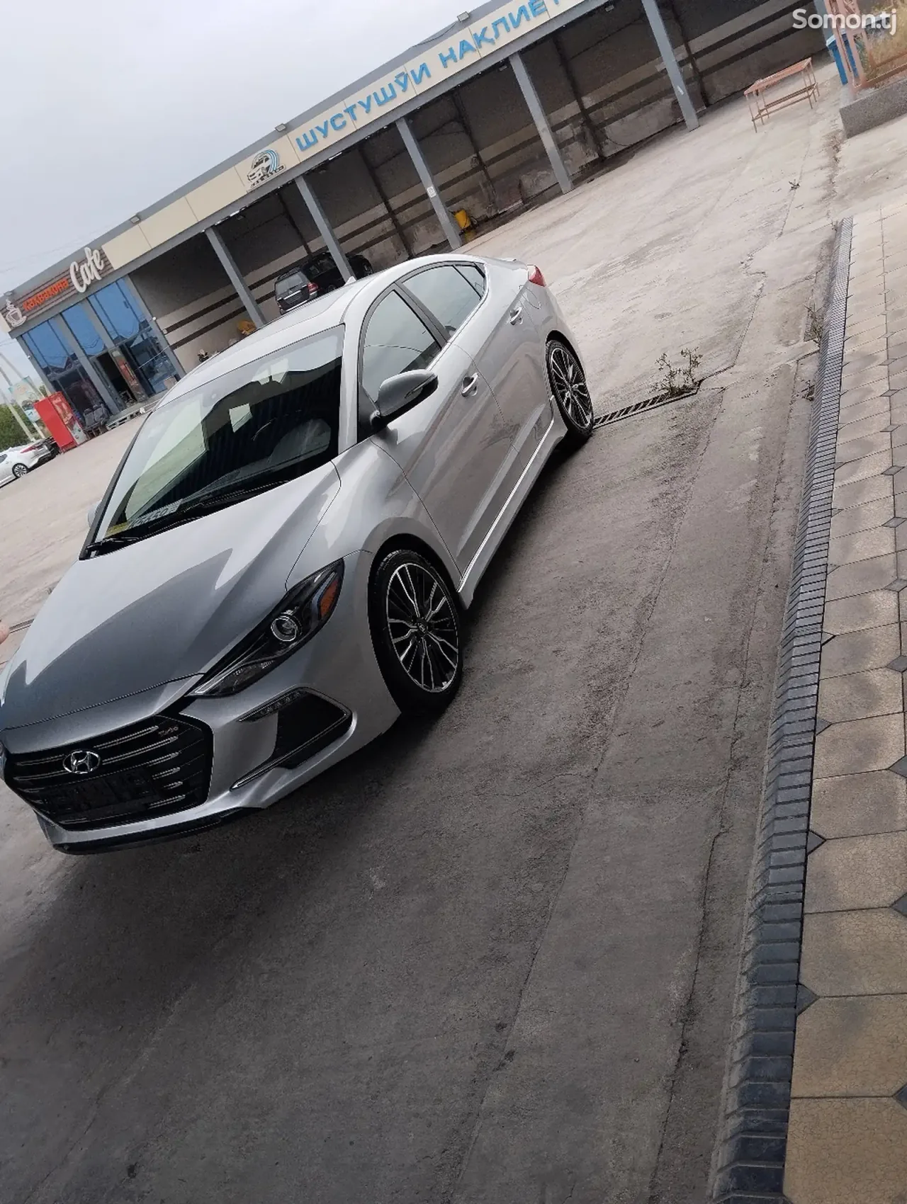 Hyundai Elantra 2017 · 1.6 AT
