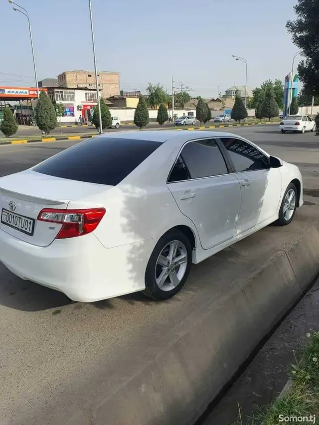 Toyota Camry 2013 · 2.5 AT