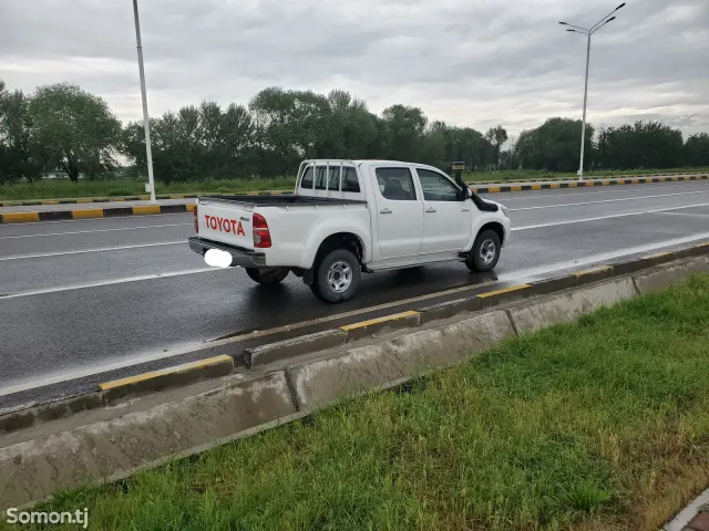 Toyota Hilux 2015 · 2.7 MT