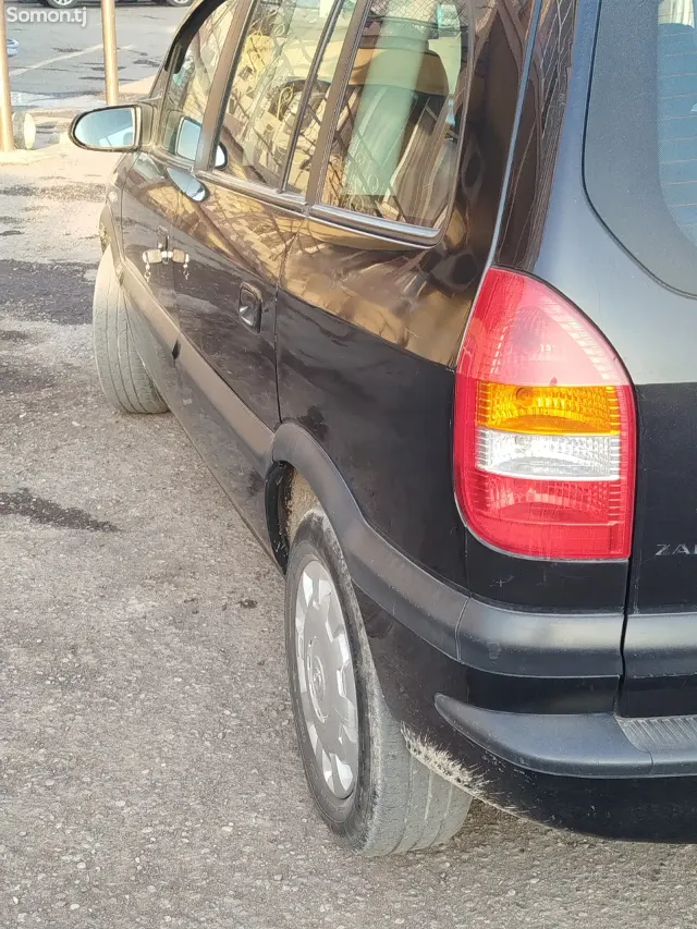 Opel Zafira 1999 · 1.6 MT
