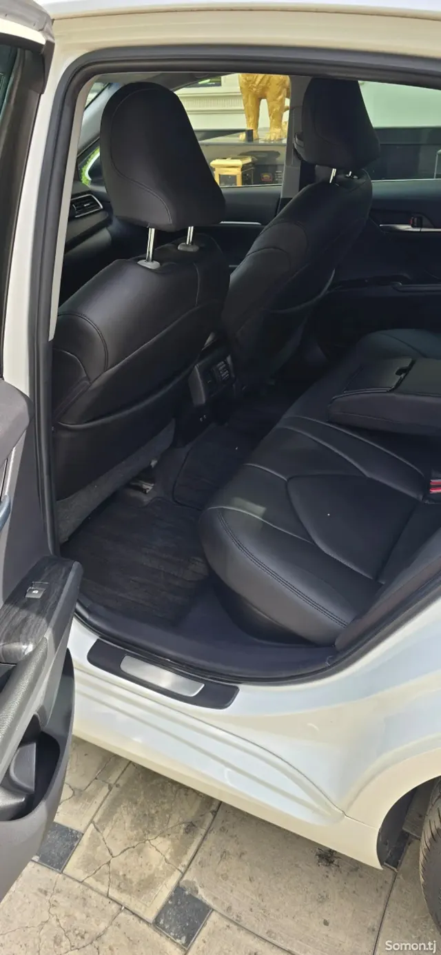 Toyota Camry 2018 · 2.5 AT