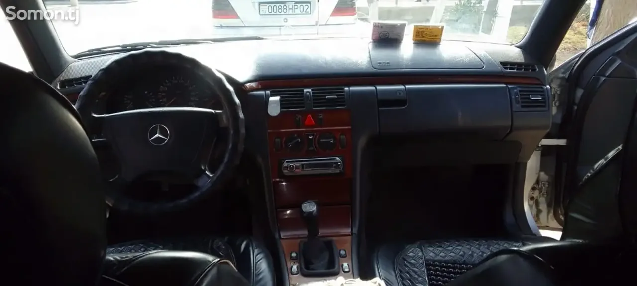 Mercedes-Benz E class 1996 · 2.2 MT