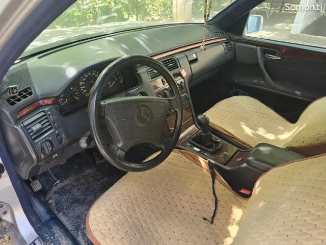 Mercedes-Benz E class 1996 · 2.0 MT