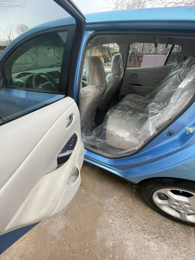 Nissan Leaf 2012 · AMT