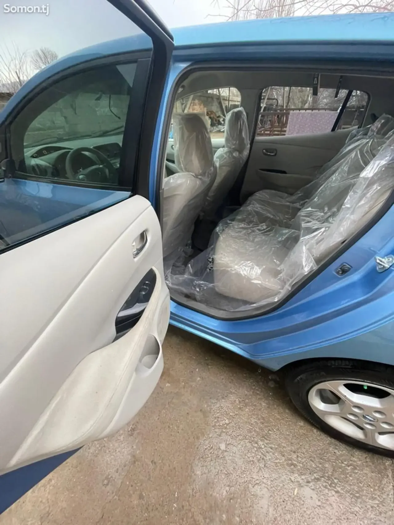 Nissan Leaf 2012 · AMT