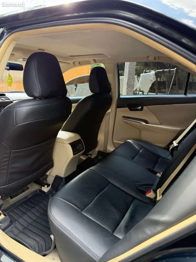 Toyota Camry 2015 · 2.0 AT