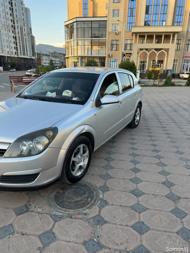 Opel Astra H 2005 · 1.6 MT