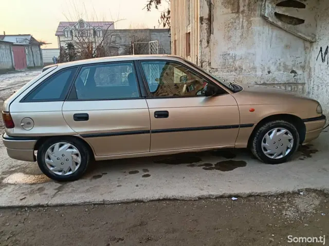 Opel Astra F 1997 · 1.6 MT
