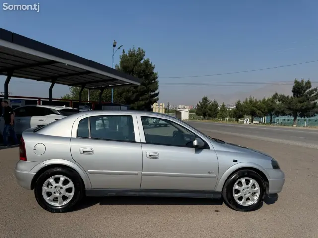 Opel Astra G 2002 · 1.6 AT