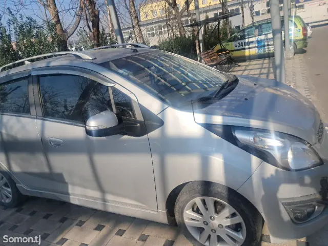 Chevrolet Spark 2014 · 1.1 AT
