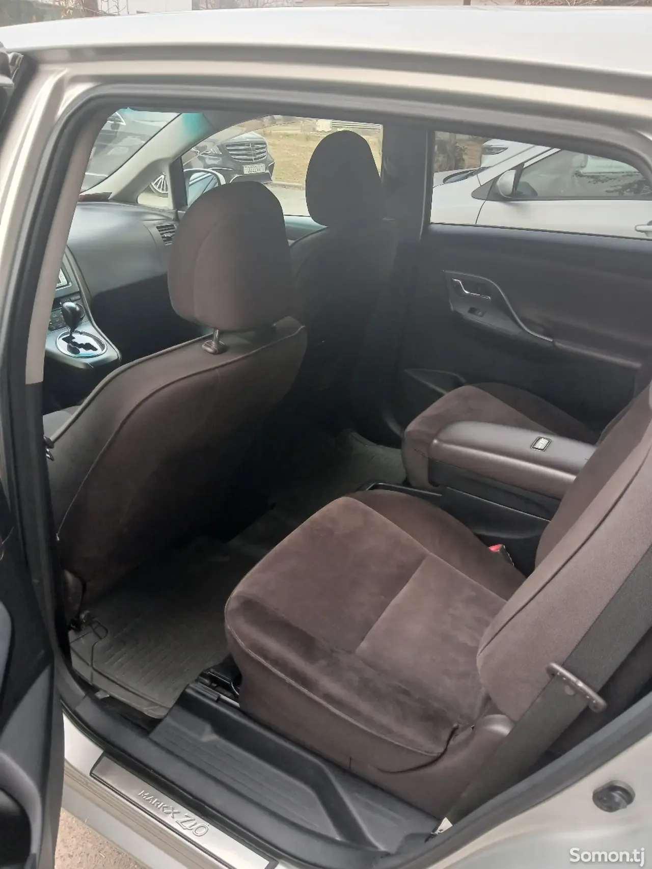 Toyota Mark X ZiO 2007 · 2.4 AT