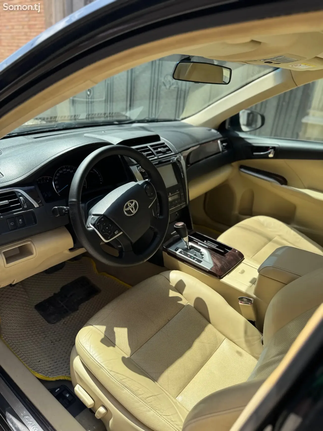 Toyota Camry 2015 · 2.5 AT