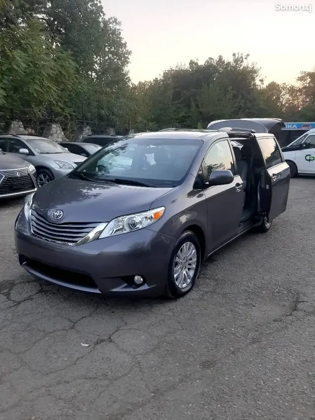 Toyota Sienna 2017 · 3.5 AT