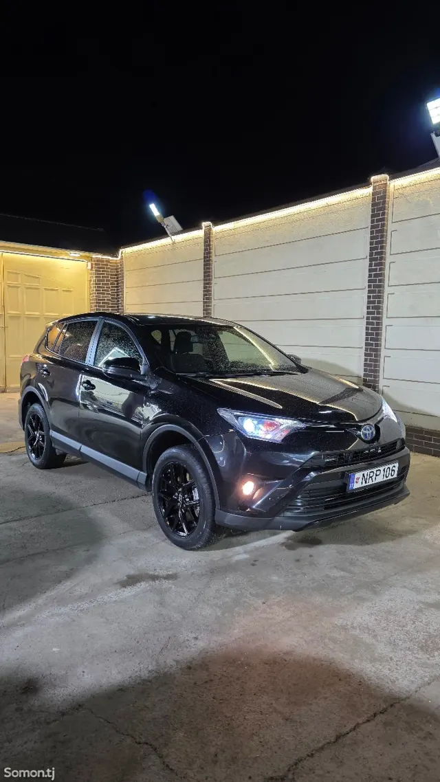 Toyota RAV 4 2018 · 2.5 AT