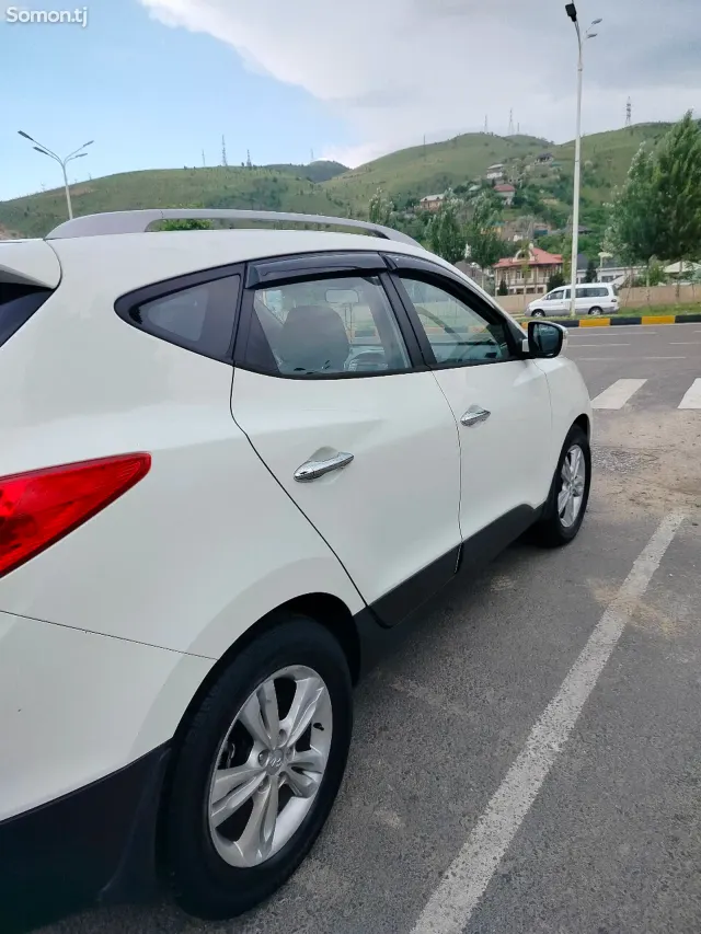 Hyundai Tucson 2011 · 2.4 AT