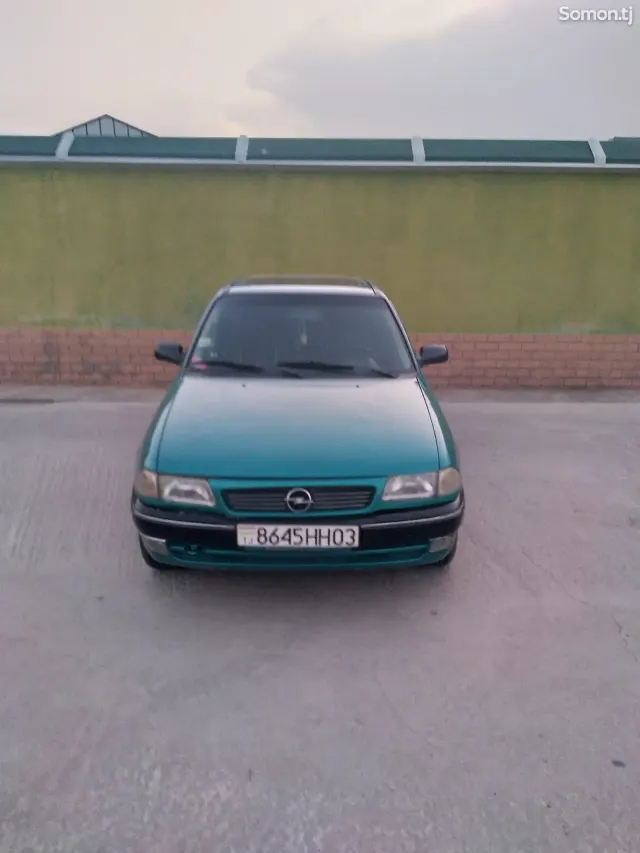 Opel Astra F 1995 · 1.6 AT