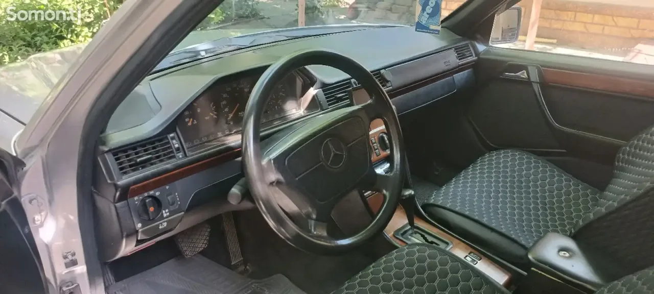 Mercedes-Benz E class 1995 · 2.5 AT
