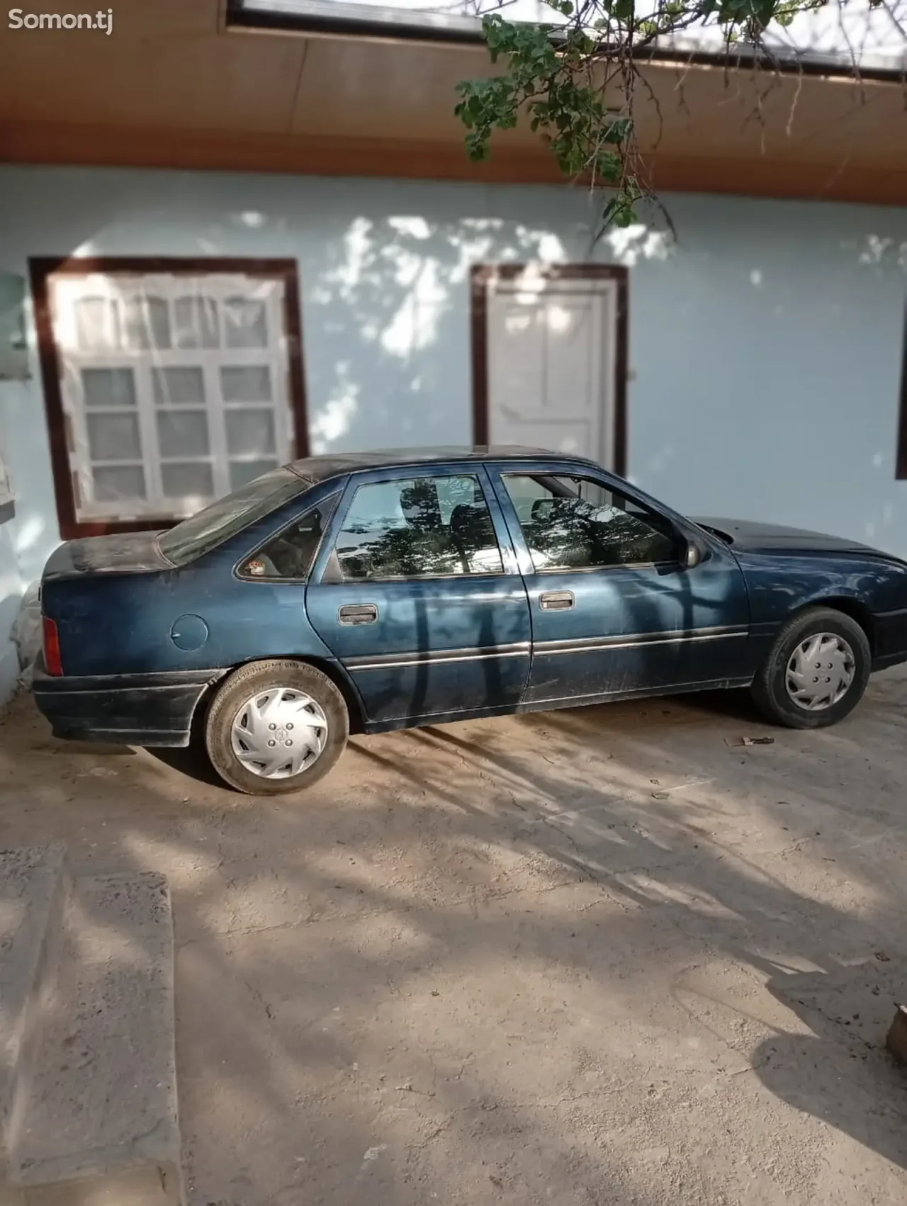 Opel Vectra A 1992 · 1.6 MT