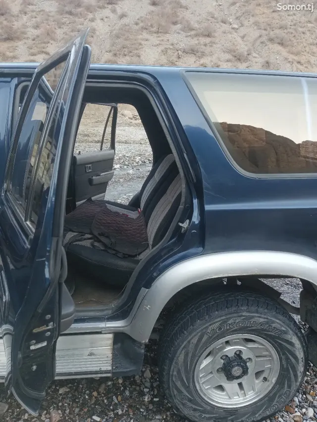 Toyota Hilux Surf 1993 · 2.9 MT