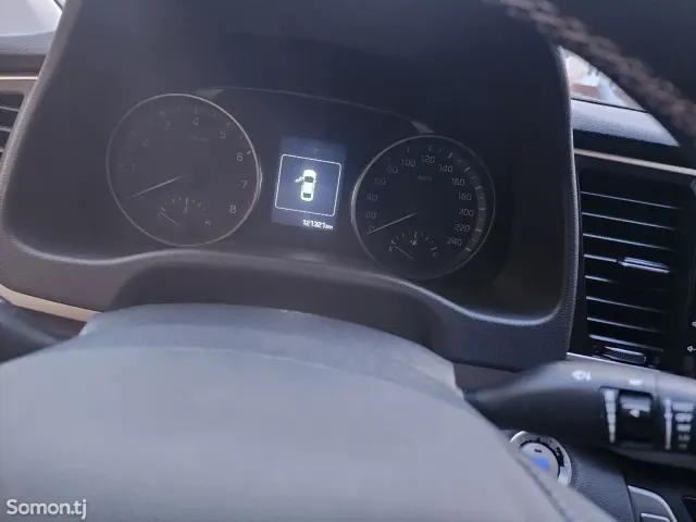 Hyundai Avante 2016 · 1.6 AT