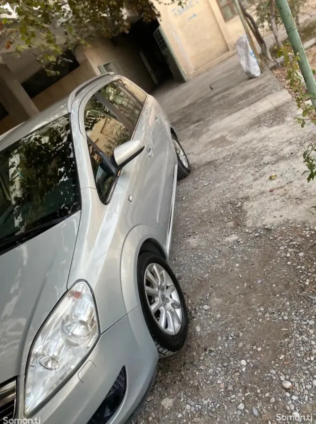 Opel Zafira 2007 · 1.8 MT