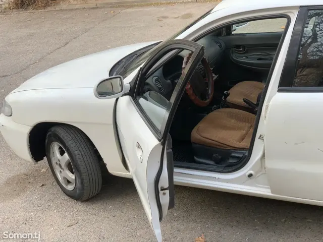 Daewoo Nubira 1997 · 1.8 MT