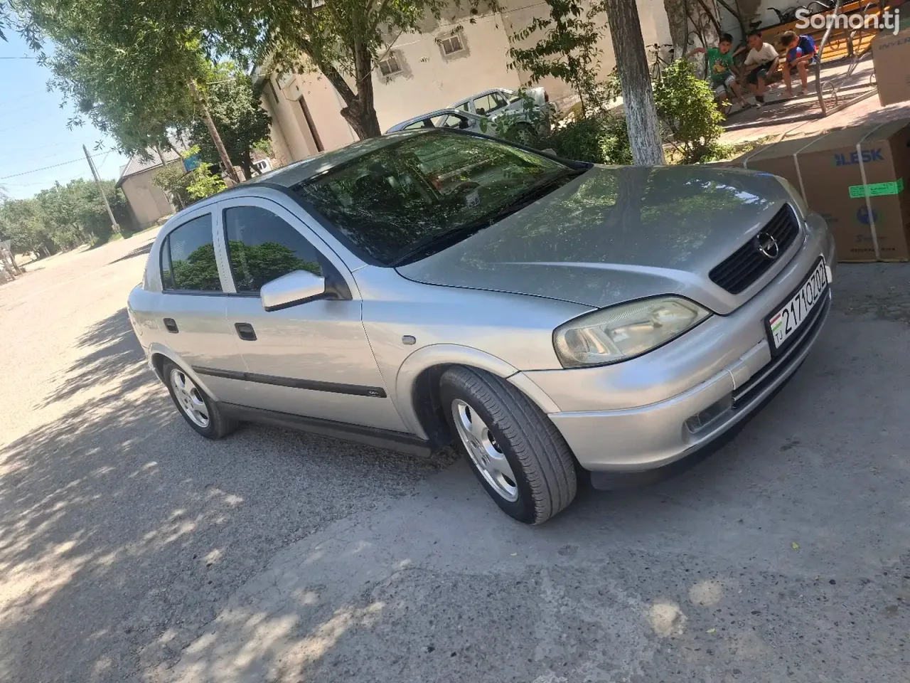 Opel Astra G 1999 · 1.6 MT