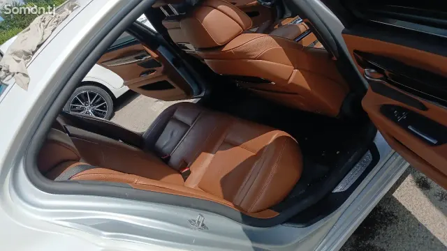 BMW 7 series 2015 · 3.0 AT