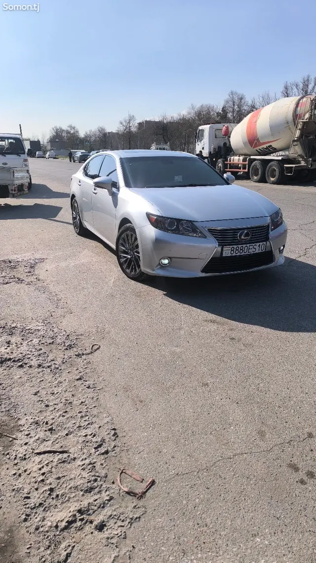 Lexus ES series 2015 · 3.0 AT