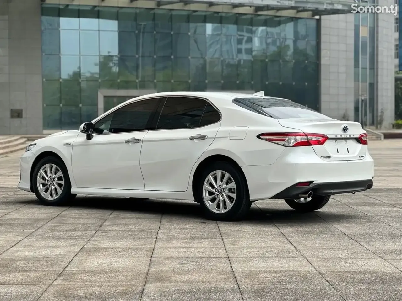 Toyota Camry 2023 · 2.5 AT