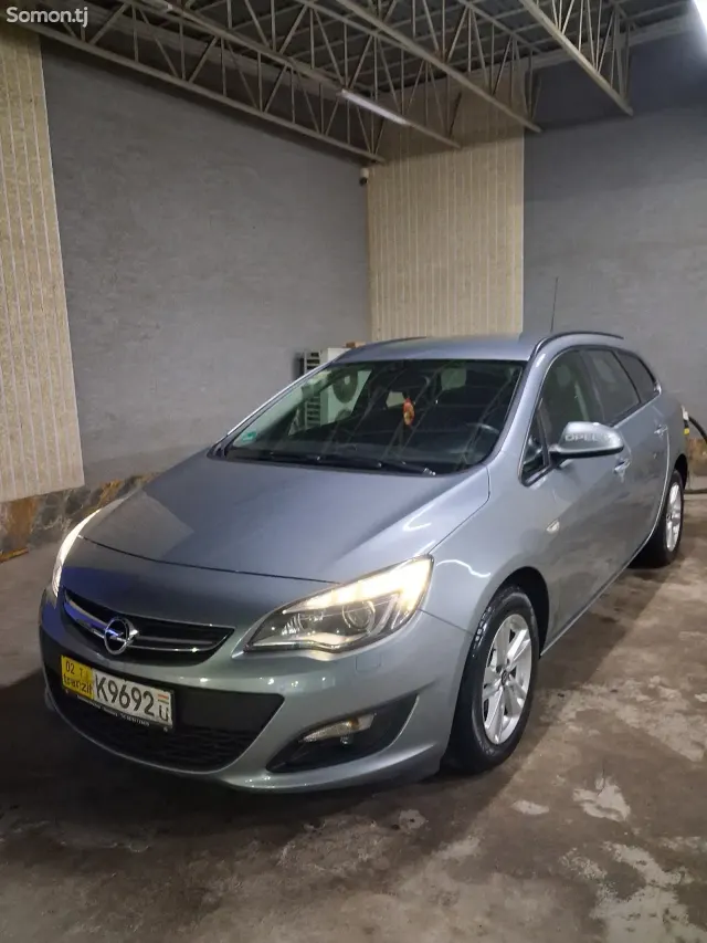 Opel Astra J 2014 · 1.4 MT