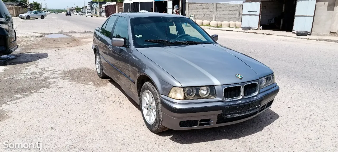 BMW 3 series 1993 · 1.8 MT
