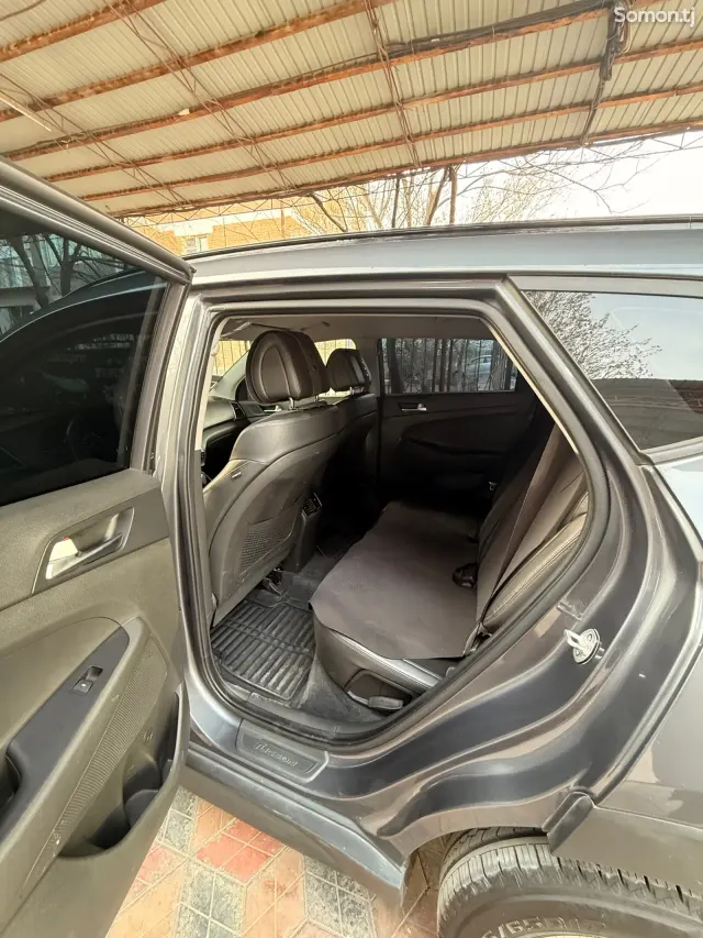 Hyundai Tucson 2015 · 1.7 AT
